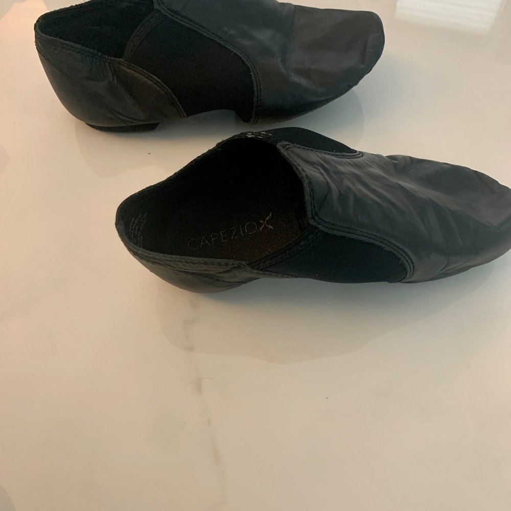 Girls capris jazz shoes- like new, worn for 1 hour